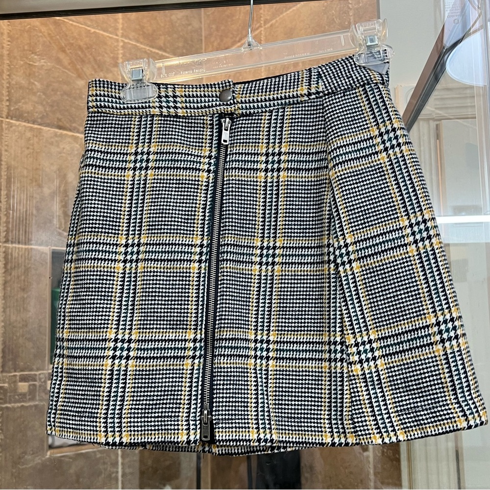 Abercrombie black and yellow mini skirt with zipper